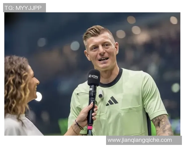 克罗斯在足球世界中的传奇之路与技术分析探讨 克罗斯在足球世界中的传奇之路与技术分析探讨